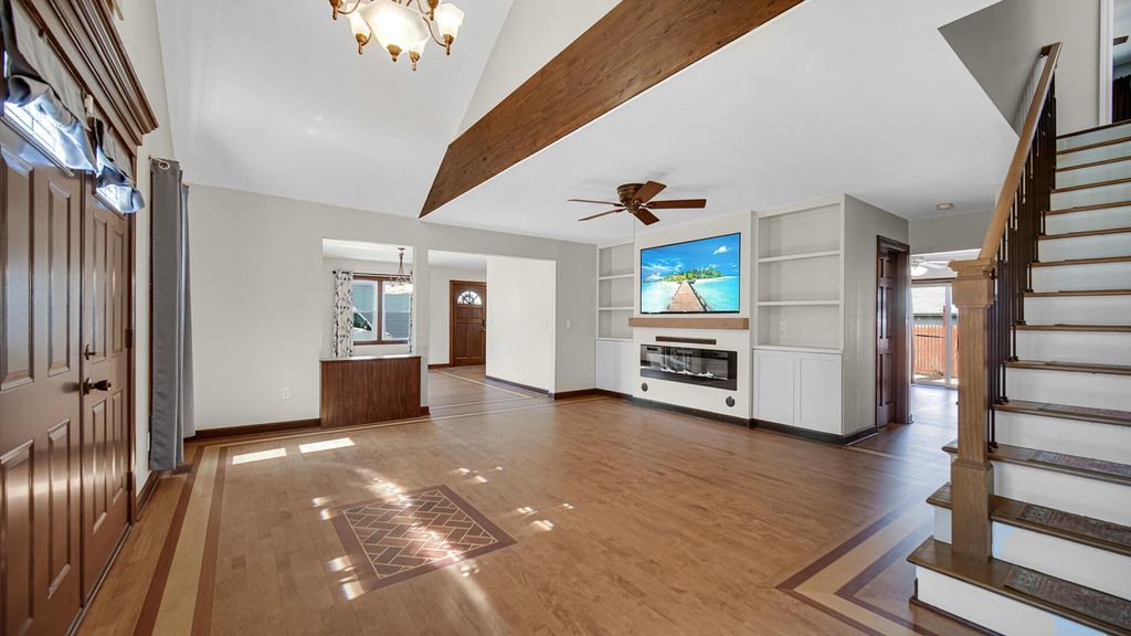 Photo of 808 E 3rd Street, Hobart, IN 46342 (MLS # 836402)