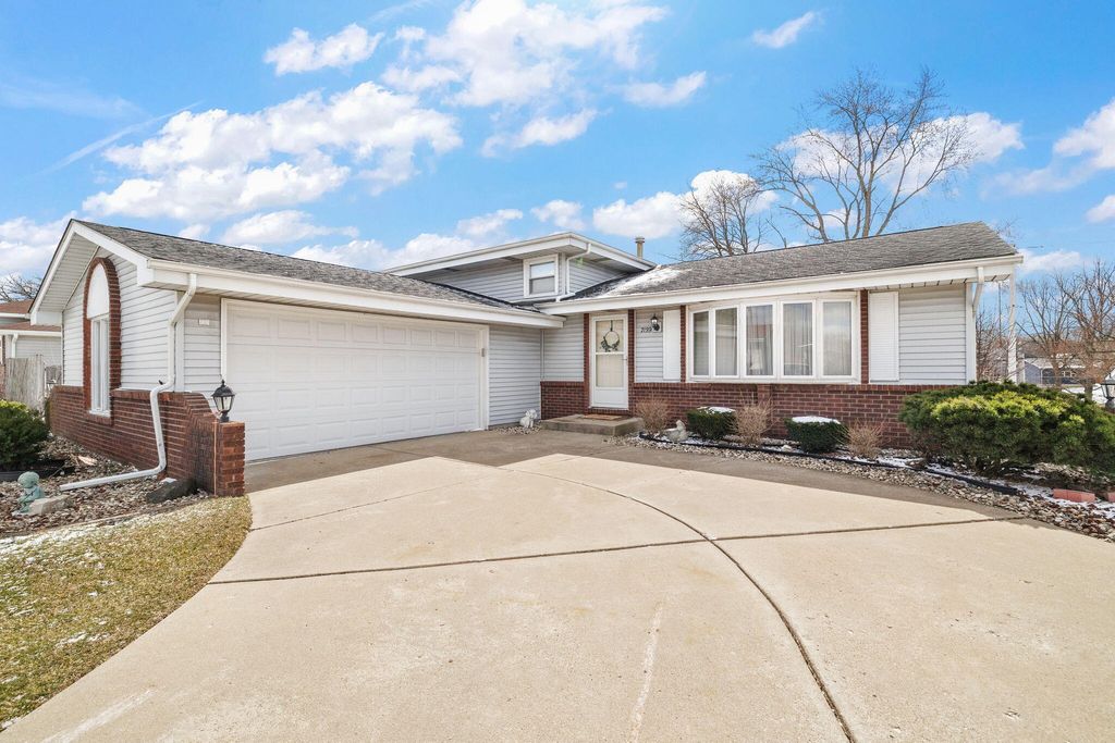 Photo of 7139 W 83rd Place, Crown Point, IN 46307 (MLS # 835650)