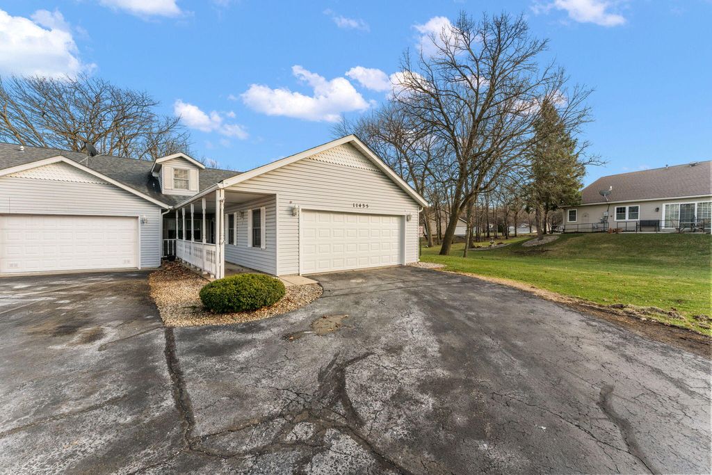 Photo of 11435 Ventura Drive, Saint John, IN 46373 (MLS # 835708)