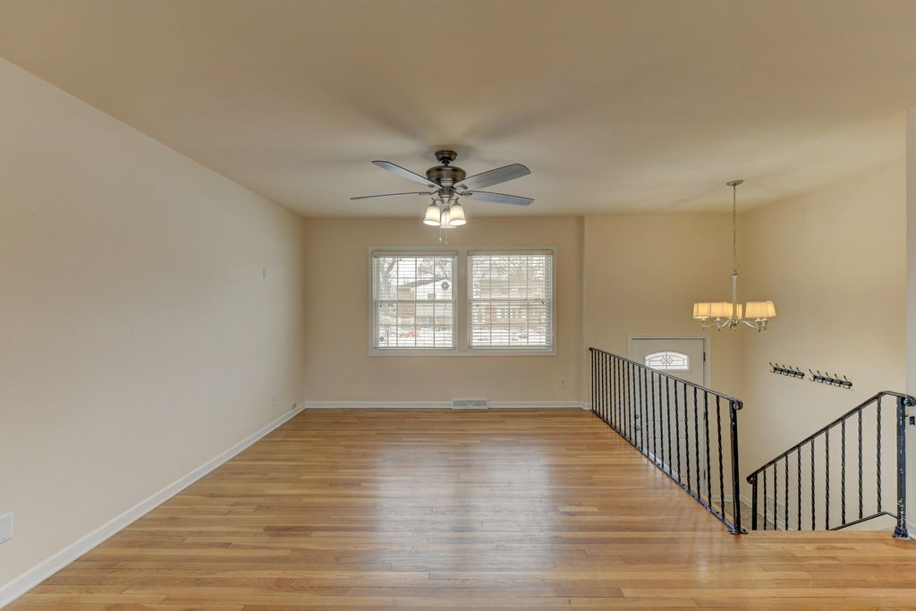 Photo of 819 N Oakwood Street, Griffith, IN 46319 (MLS # 832294)