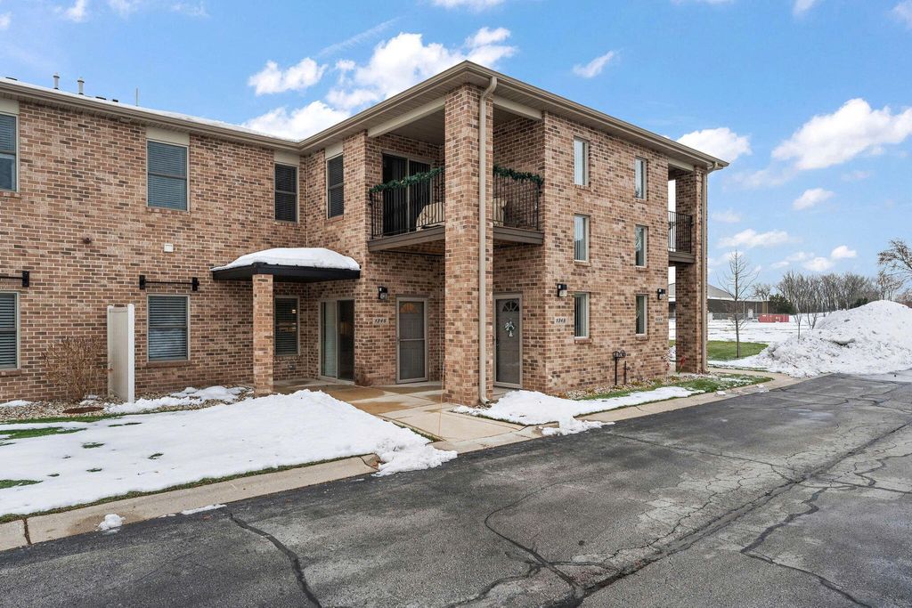 Photo of 1346 Parke Drive, Crown Point, IN 46307 (MLS # 834031)