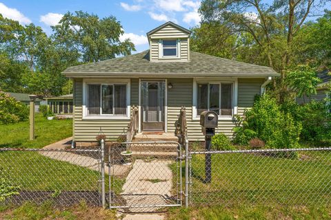 Single Family Residence in Lake Station IN 2715 Floyd Street.jpg