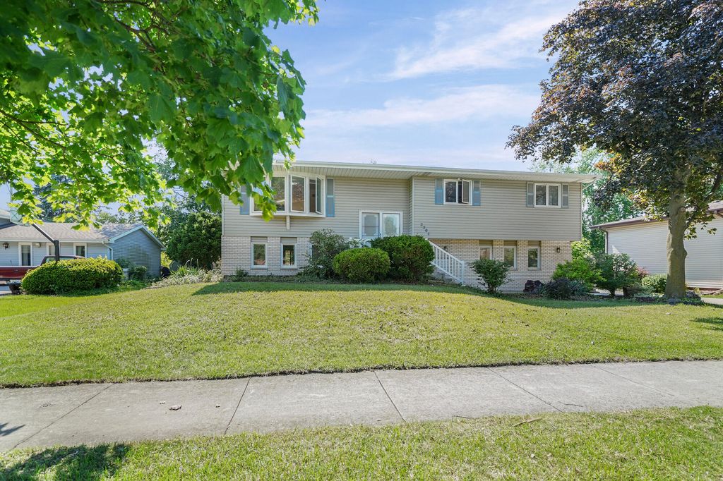Photo of 2504 Victoria Road, Schererville, IN 46375 (MLS # 839795)