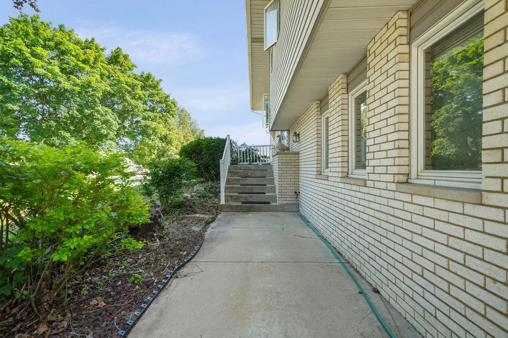Photo of 2504 Victoria Road, Schererville, IN 46375 (MLS # 839795)