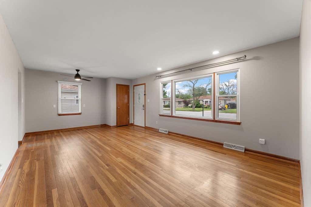 Photo of 924 N Elmer Street, Griffith, IN 46319 (MLS # 841324)
