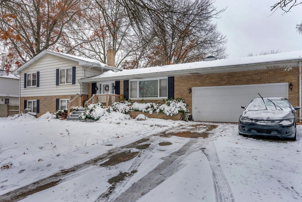 Photo of 6860 Delaware Street, Merrillville, IN 46410 (MLS # 831736)