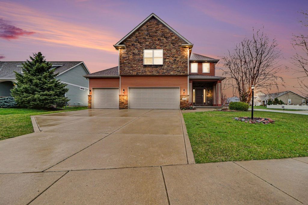 Photo of 2411 Nottingham Drive, Valparaiso, IN 46383 (MLS # 836384)