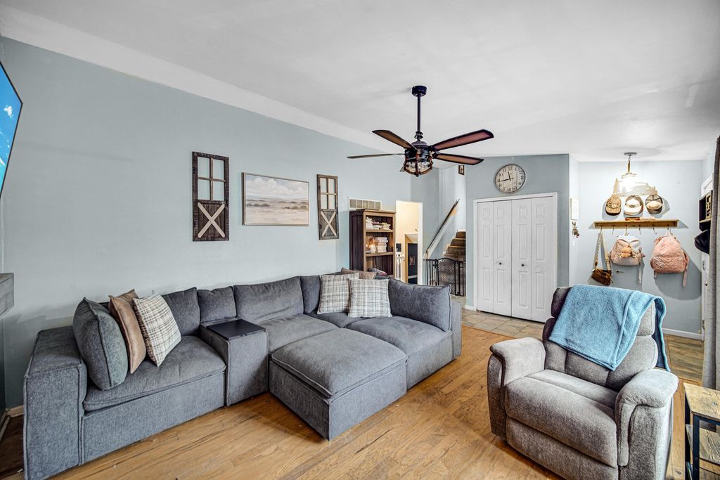 Photo of 4038 Kingsway Drive, Crown Point, IN 46307 (MLS # 832170)