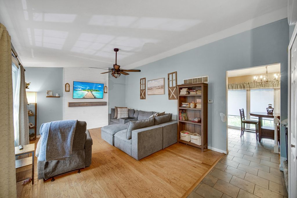 Photo of 4038 Kingsway Drive, Crown Point, IN 46307 (MLS # 832170)