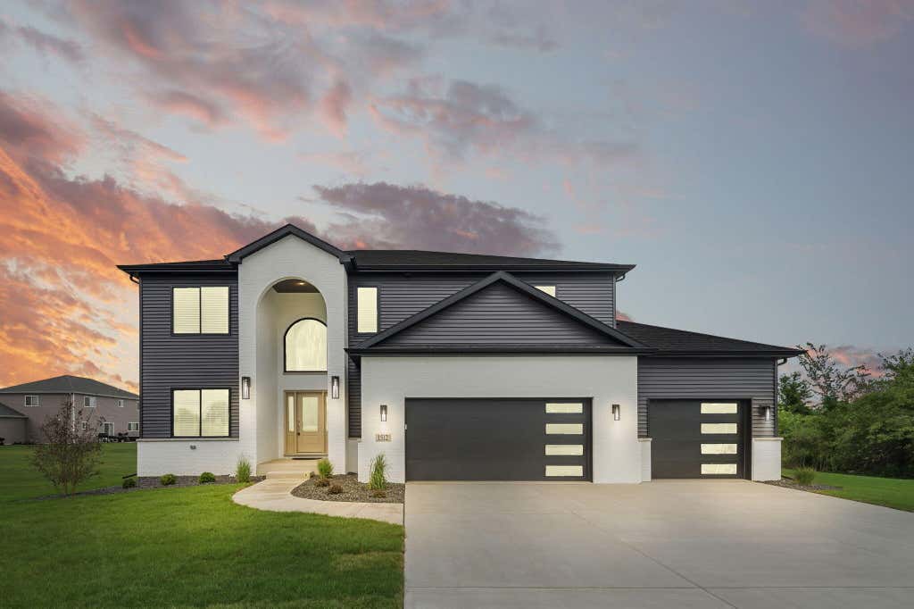 Photo of 7635 Pierce Place, Merrillville, IN 46410 (MLS # 842947)