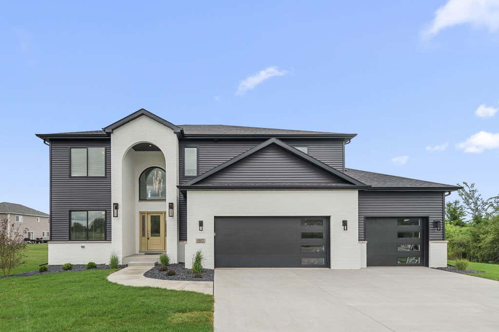 Photo of 7635 Pierce Place, Merrillville, IN 46410 (MLS # 842947)