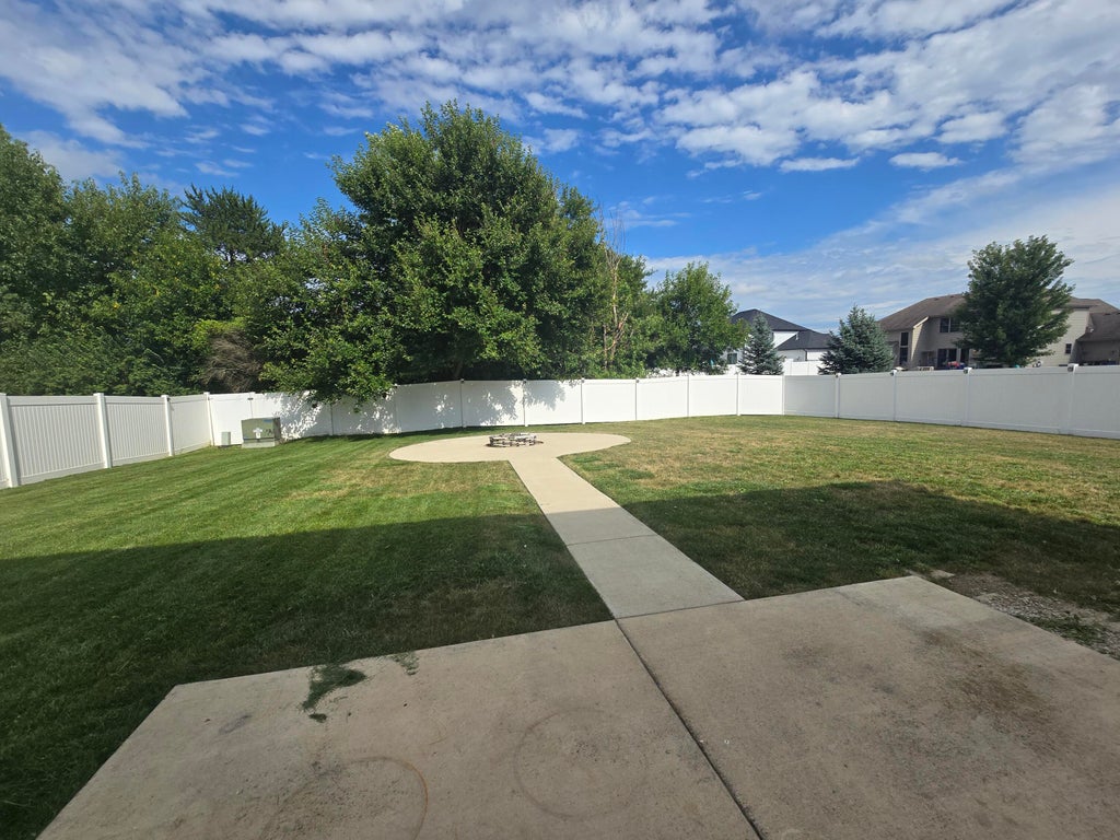 Photo of 10091 Pearwood Drive, Saint John, IN 46373 (MLS # 844592)