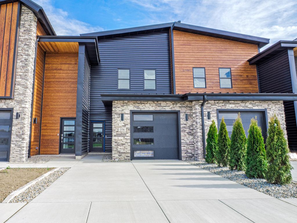 Photo of 216 Sawgrass Drive, Crown Point, IN 46307 (MLS # 839078)
