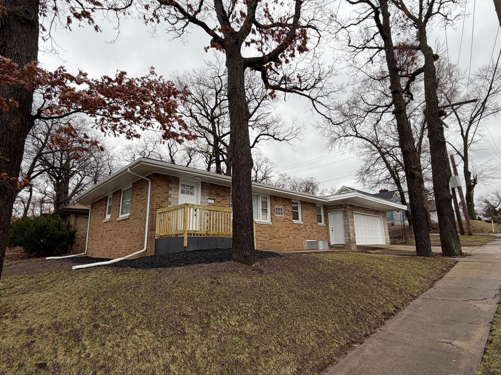 Photo of 4501 Richard Gordon Hatcher Boulevard, Gary, IN 46408 (MLS # 835296)