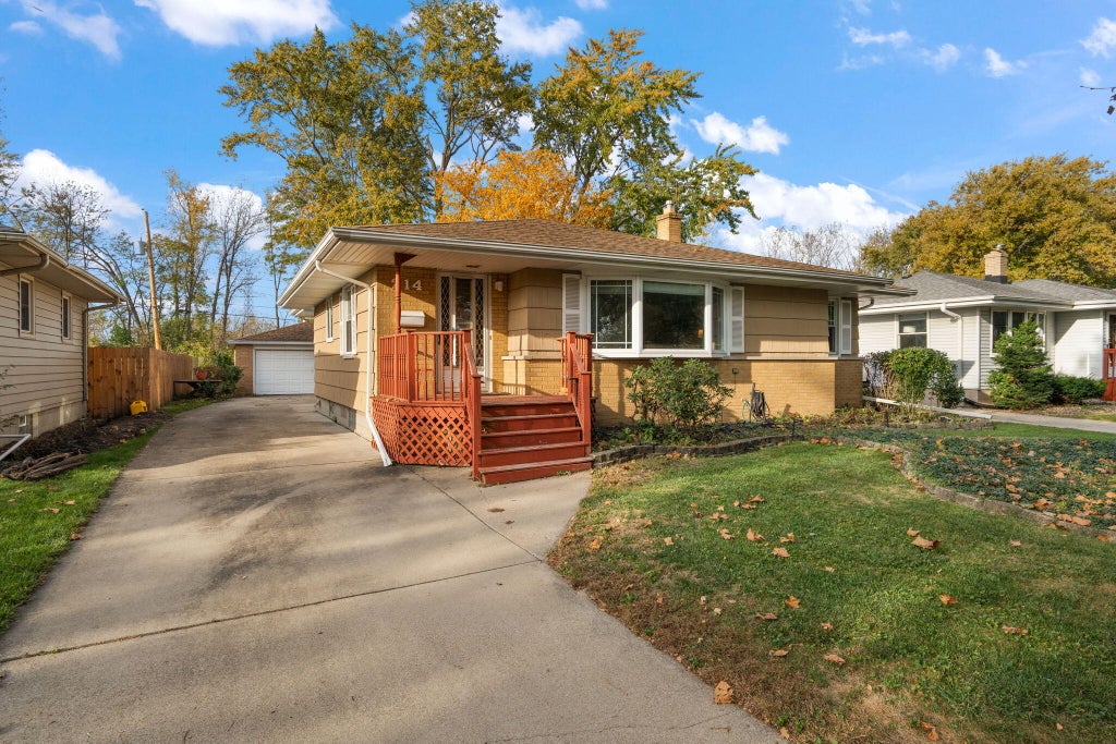 Photo of 214 Timrick Drive, Munster, IN 46321 (MLS # 847617)