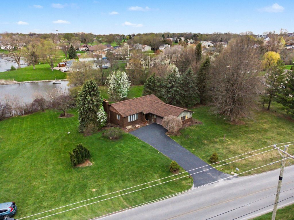 Photo of 130 S 725 W, Crown Point, IN 46307 (MLS # 837041)