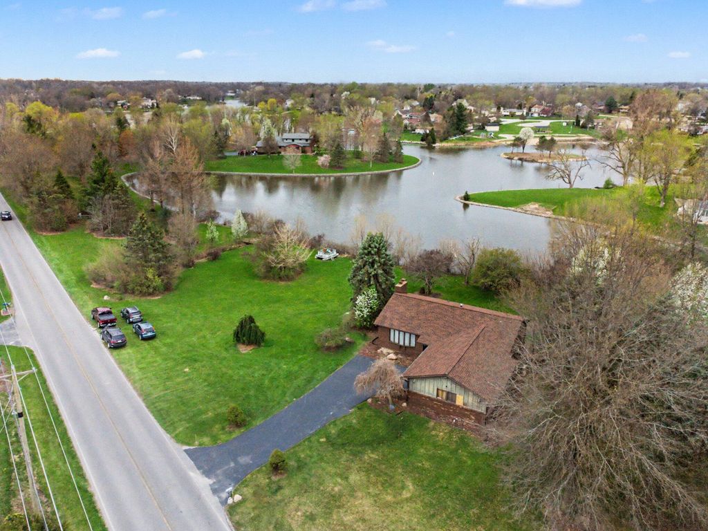 Photo of 130 S 725 W, Crown Point, IN 46307 (MLS # 837041)