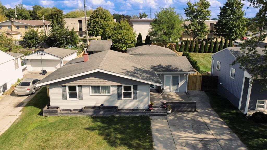 Photo of 114 S Chase Drive, Crown Point, IN 46307 (MLS # 834323)