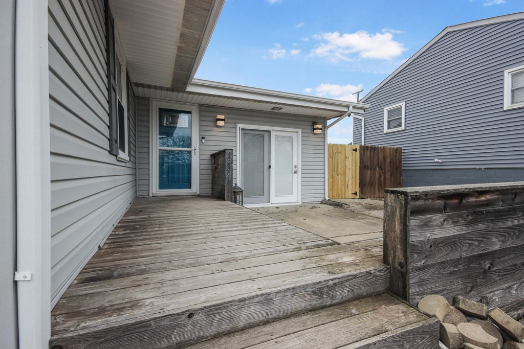 Photo of 114 S Chase Drive, Crown Point, IN 46307 (MLS # 834323)