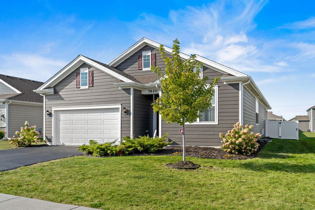 Photo of 7620 W 105th Place, Crown Point, IN 46307 (MLS # 838406)