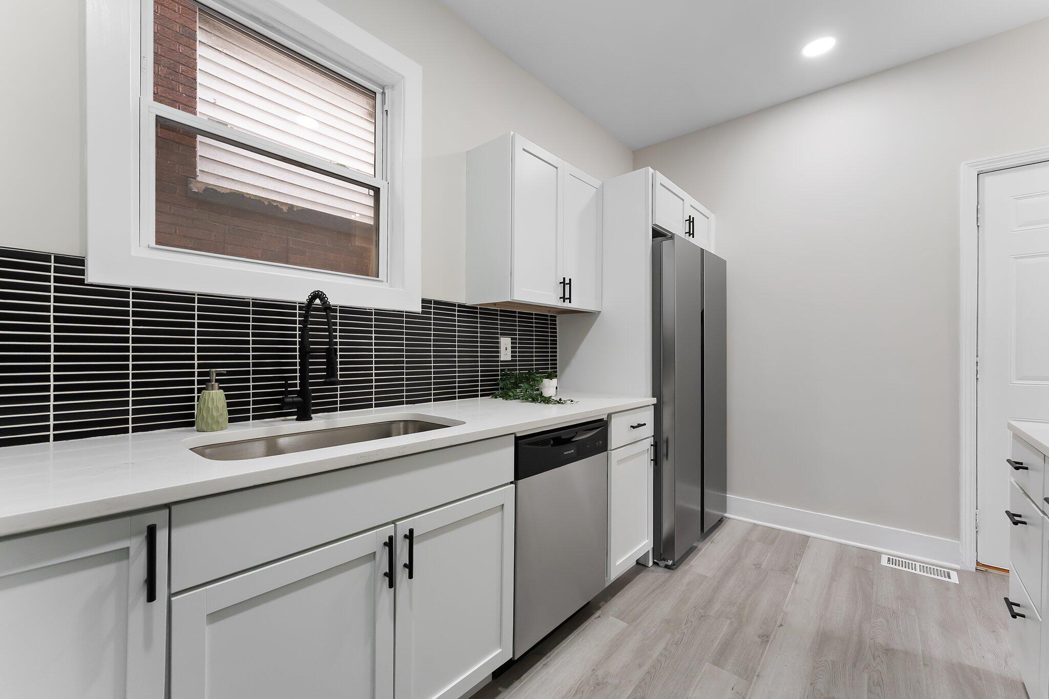 Gary, Indiana 46402, United States, 4 Bedrooms Bedrooms, ,3 BathroomsBathrooms,Residential,Pending,111325