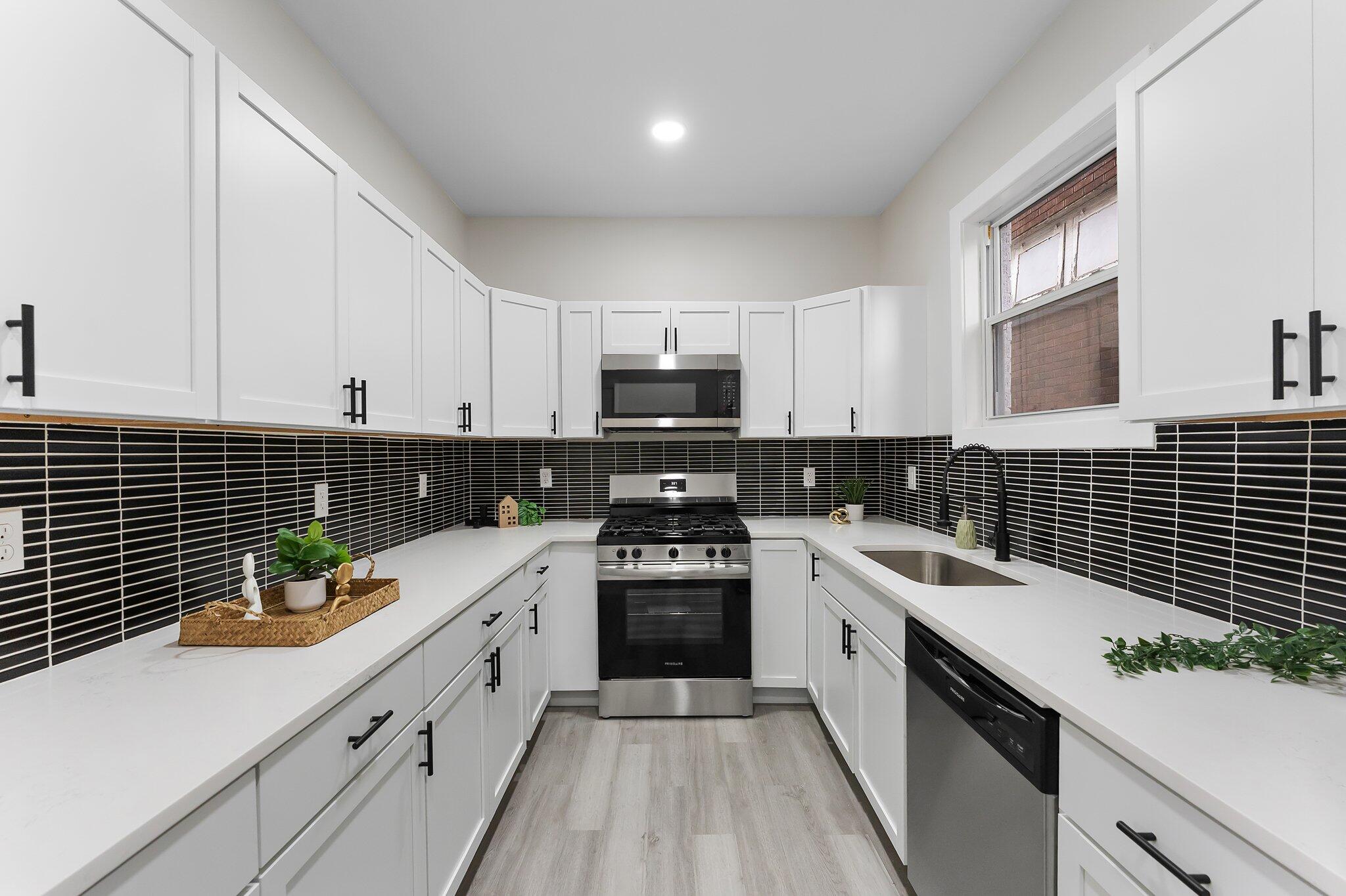 Gary, Indiana 46402, United States, 4 Bedrooms Bedrooms, ,3 BathroomsBathrooms,Residential,Pending,111325