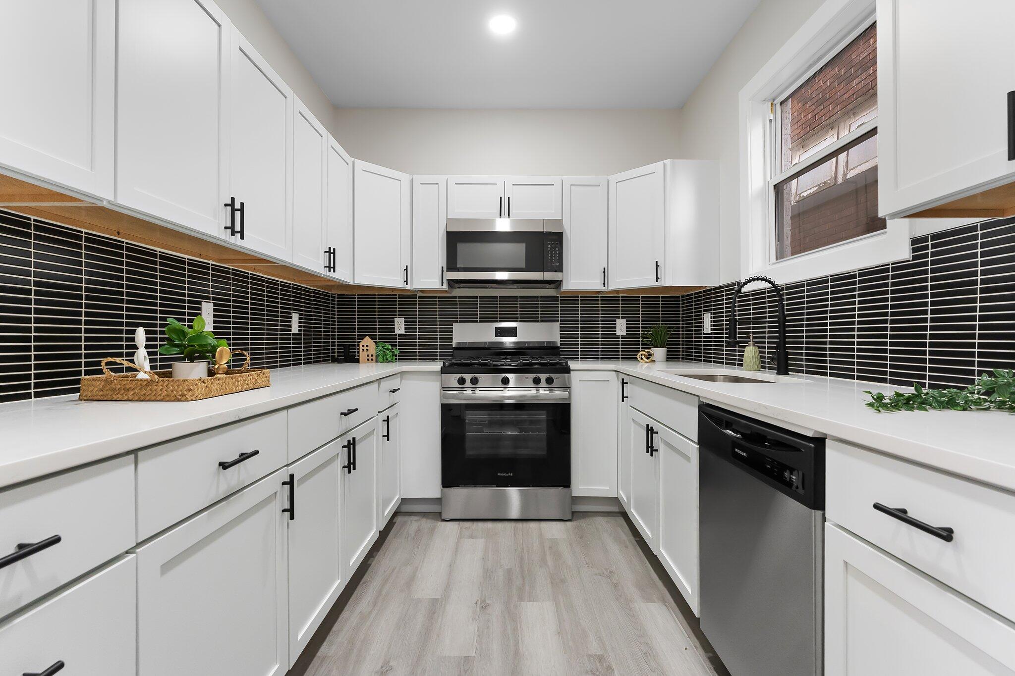 Gary, Indiana 46402, United States, 4 Bedrooms Bedrooms, ,3 BathroomsBathrooms,Residential,Pending,111325