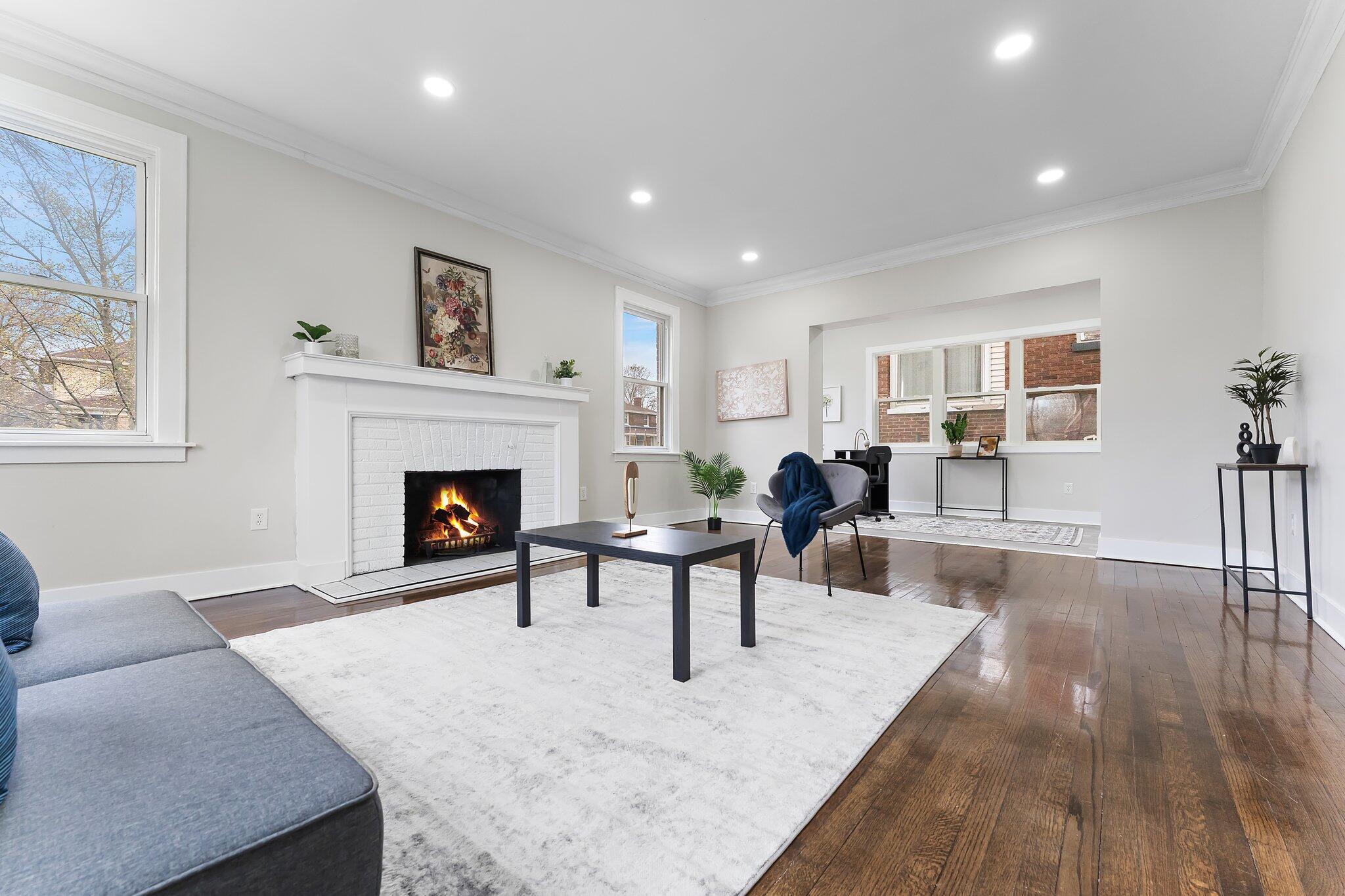 Gary, Indiana 46402, United States, 4 Bedrooms Bedrooms, ,3 BathroomsBathrooms,Residential,Pending,111325