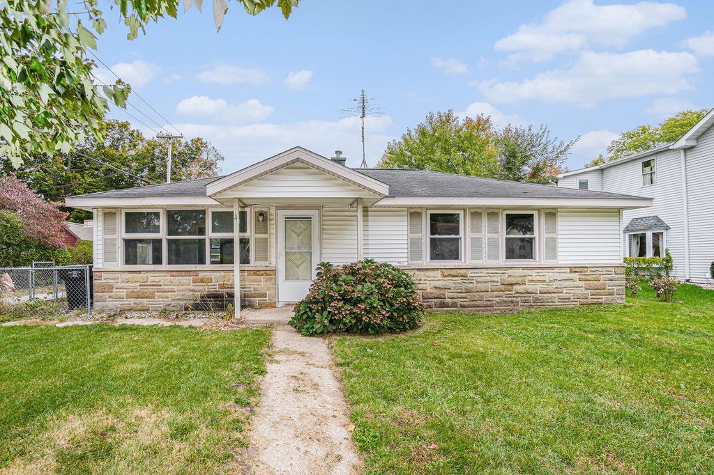 Photo of 114 S Cherry Street, New Carlisle, IN 46552 (MLS # 829490)