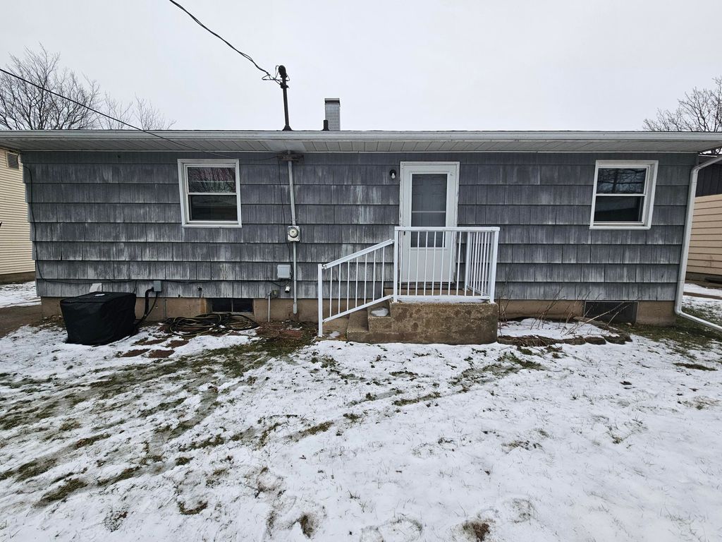 Photo of 309 Redpath Avenue, Michigan City, IN 46360 (MLS # 832378)