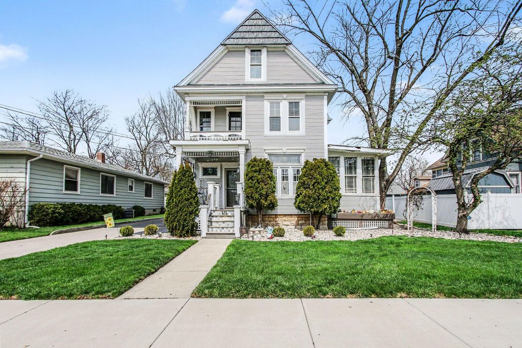 Photo of 414 E Clark Street, Crown Point, IN 46307 (MLS # 837090)