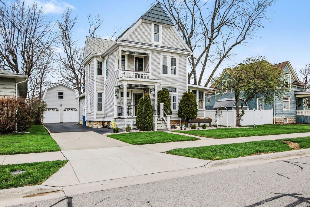 Photo of 414 E Clark Street, Crown Point, IN 46307 (MLS # 837090)