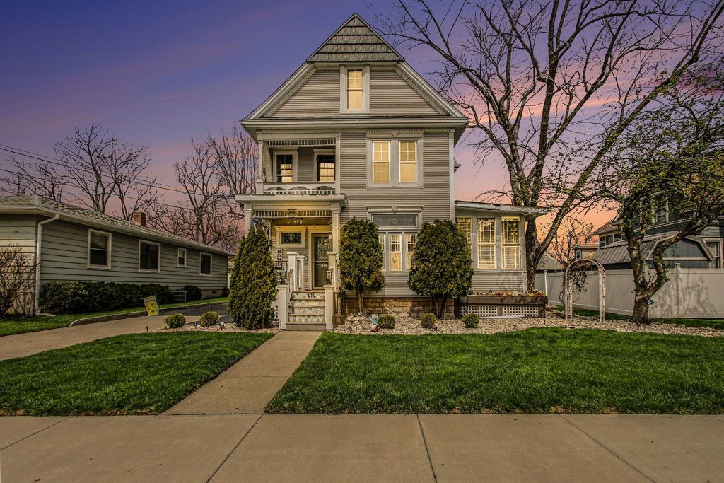 Photo of 414 E Clark Street, Crown Point, IN 46307 (MLS # 837090)