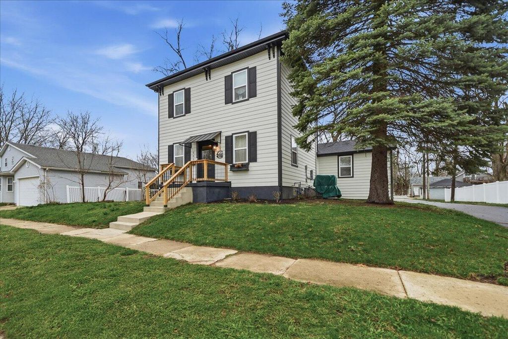 Photo of 503 Institute Street, Valparaiso, IN 46383 (MLS # 836482)