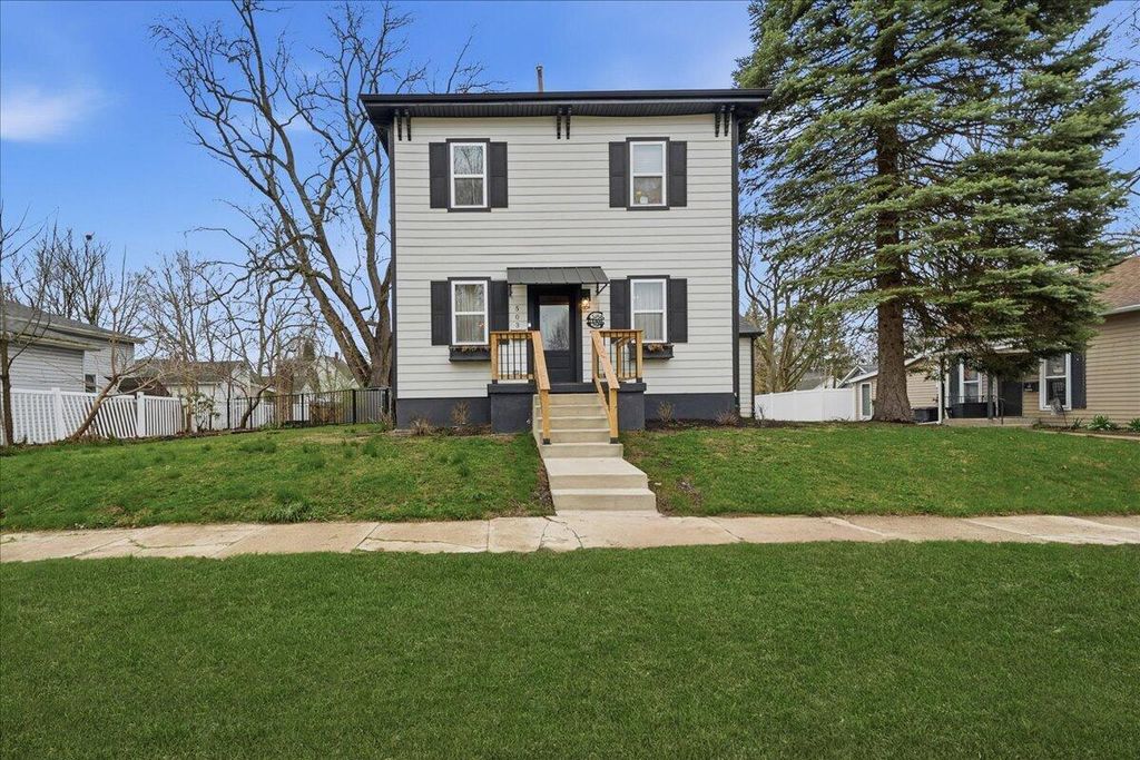 Photo of 503 Institute Street, Valparaiso, IN 46383 (MLS # 836482)