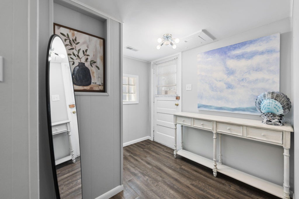 Photo of 115 N Lake Avenue, Michigan City, IN 46360 (MLS # 843566)