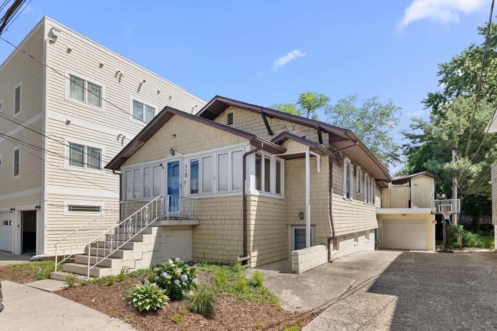 Photo of 115 N Lake Avenue, Michigan City, IN 46360 (MLS # 843566)