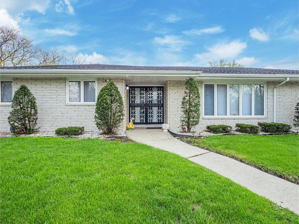 Photo of 5301 Delaware Street, Merrillville, IN 46410 (MLS # 837340)