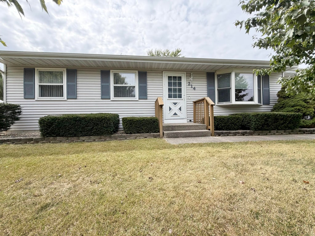 Photo of 214 Locust Avenue S, Hebron, IN 46341 (MLS # 845263)