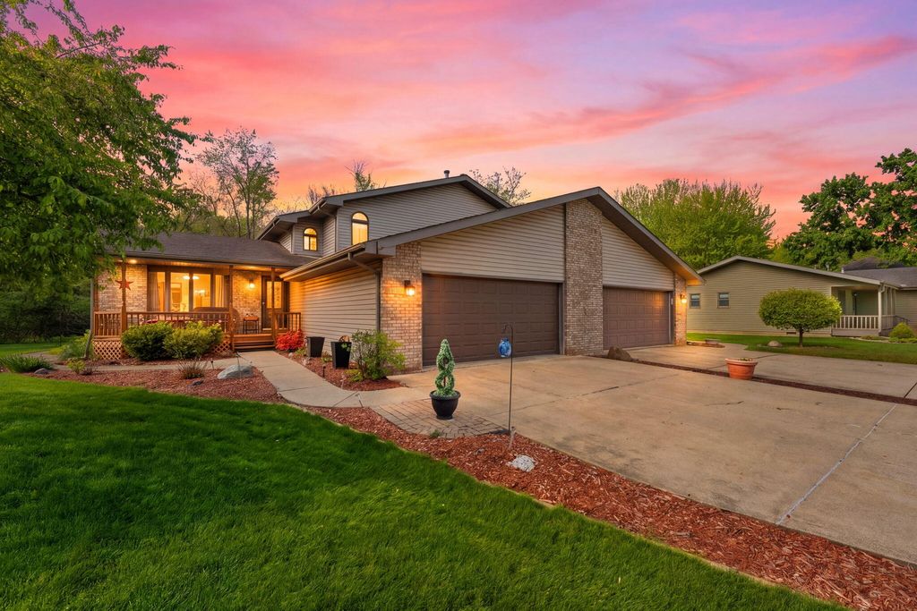 Photo of 339 Bunker Drive, Schererville, IN 46375 (MLS # 838979)