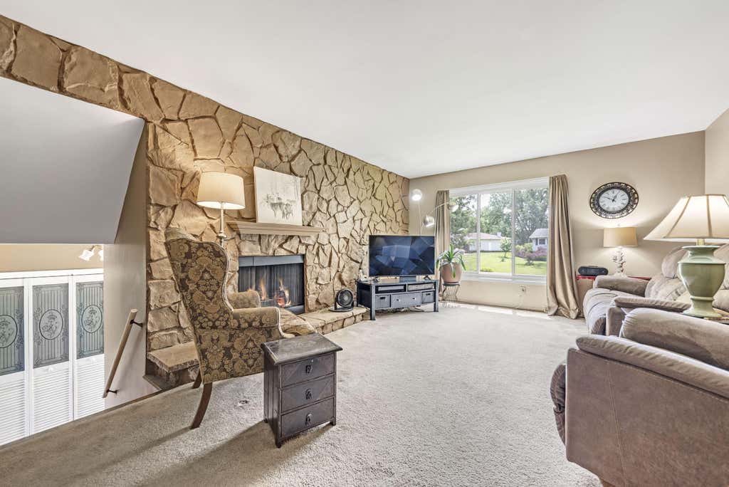 Photo of 2337 Four Seasons Parkway, Crown Point, IN 46307 (MLS # 841120)