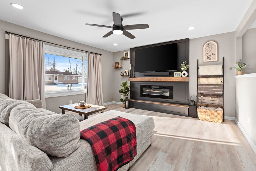 Photo of 7849 Hanley Street, Schererville, IN 46375 (MLS # 833608)