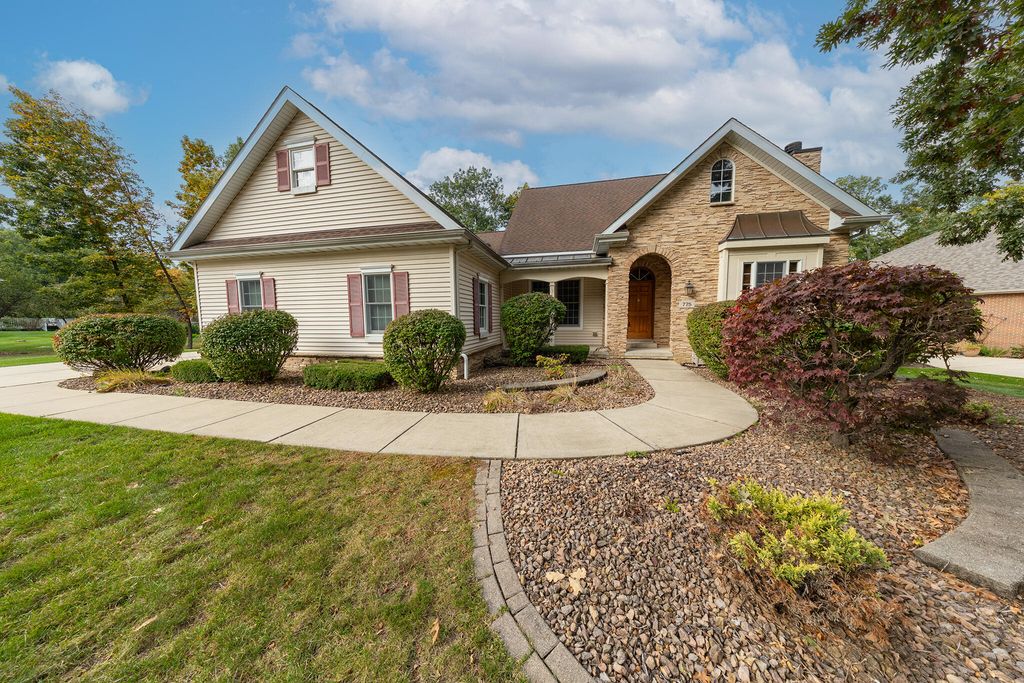 Photo of 775 Quinlan Court, Crown Point, IN 46307 (MLS # 829537)