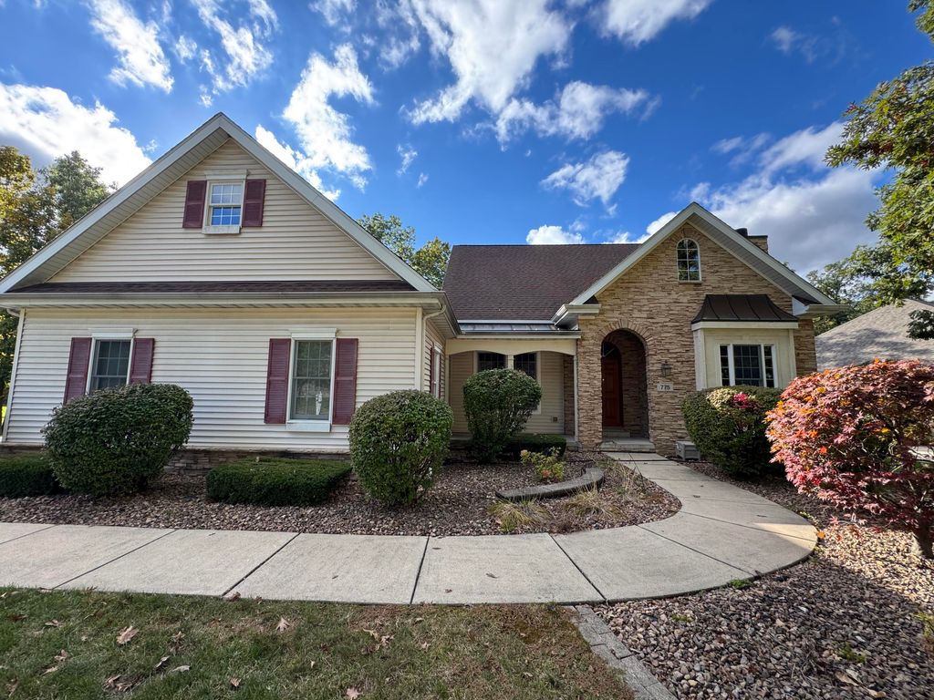 Photo of 775 Quinlan Court, Crown Point, IN 46307 (MLS # 829537)