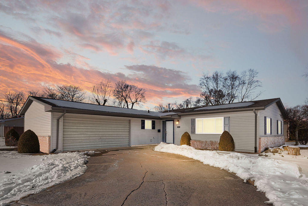 Crown Point, Indiana 46307, United States, 3 Bedrooms Bedrooms, ,2 BathroomsBathrooms,Residential,Pending,77306