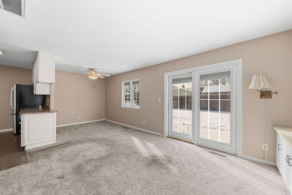 Crown Point, Indiana 46307, United States, 3 Bedrooms Bedrooms, ,2 BathroomsBathrooms,Residential,Pending,77306