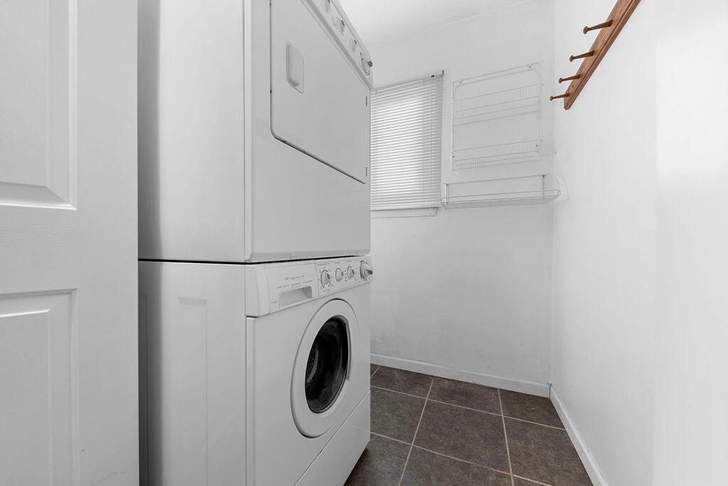 Crown Point, Indiana 46307, United States, 3 Bedrooms Bedrooms, ,2 BathroomsBathrooms,Residential,Pending,77306