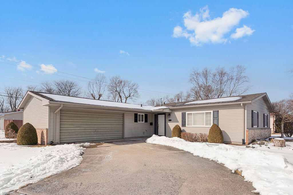 Crown Point, Indiana 46307, United States, 3 Bedrooms Bedrooms, ,2 BathroomsBathrooms,Residential,Pending,77306