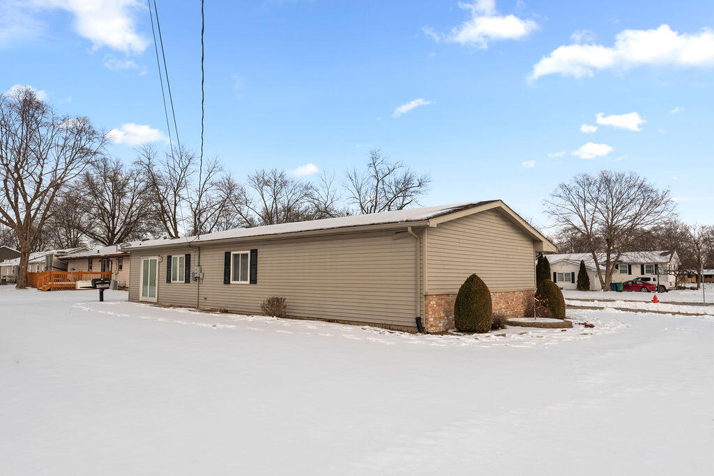 Crown Point, Indiana 46307, United States, 3 Bedrooms Bedrooms, ,2 BathroomsBathrooms,Residential,Pending,77306