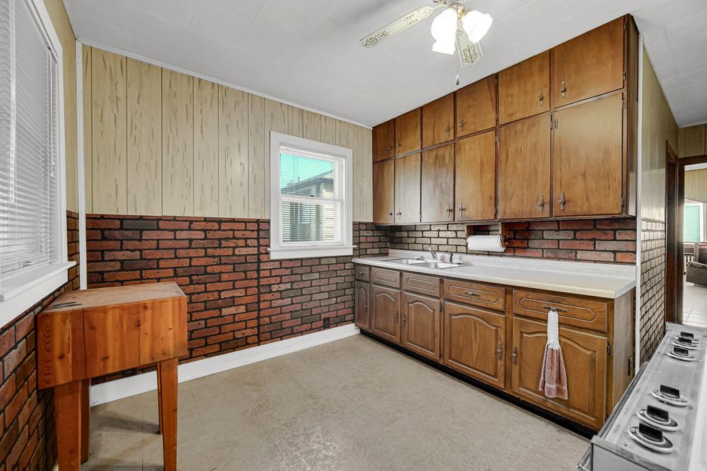 Photo of 2806 Schrage Avenue, Whiting, IN 46394 (MLS # 837617)